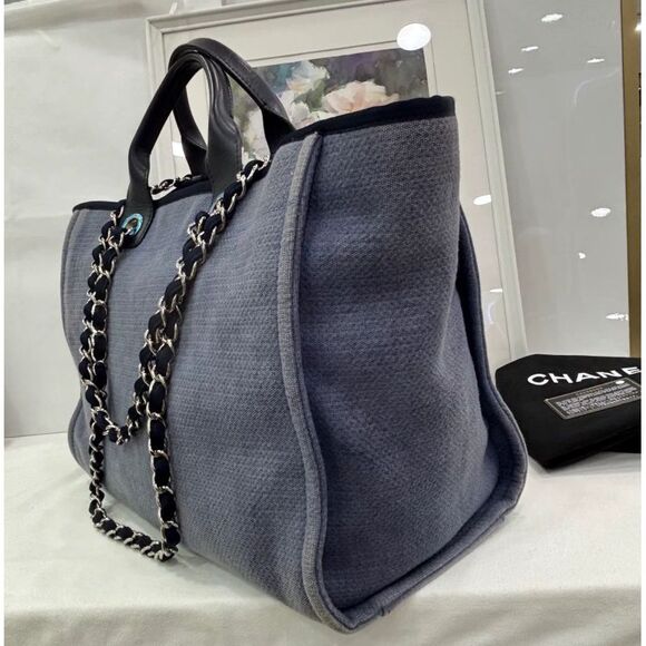 Chanel Women Pre-Loved Bag Very Good Condition - Picture 2 of 9